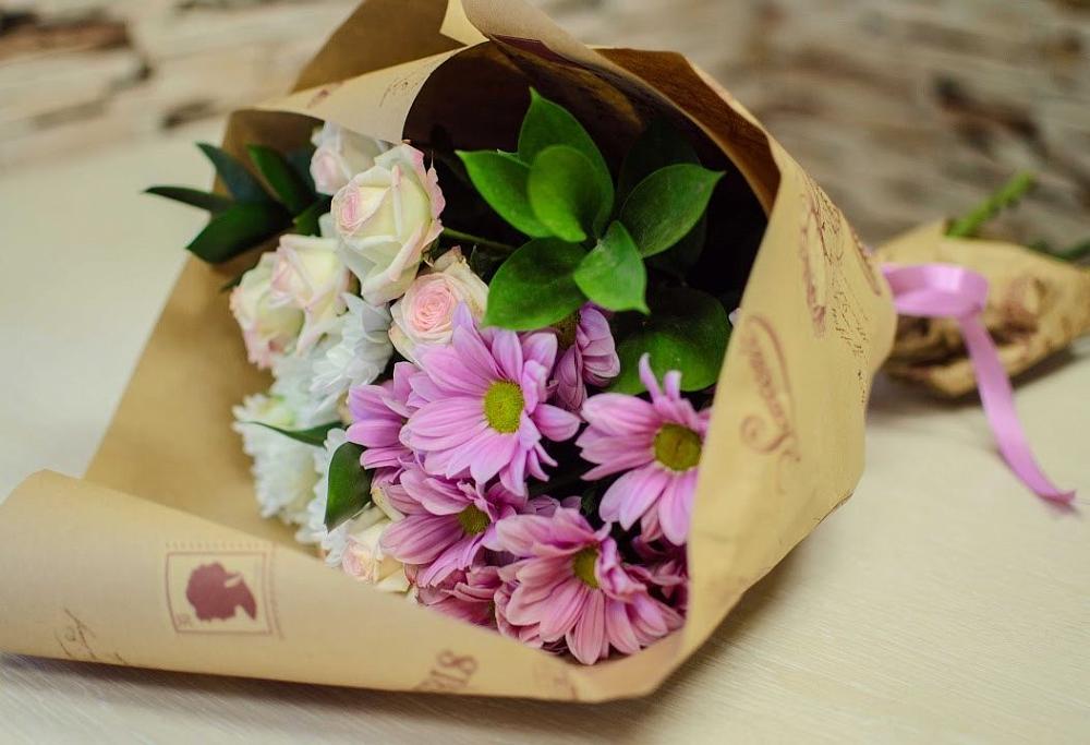 Букет цветов из: Розы и Хризантемы в Венцах