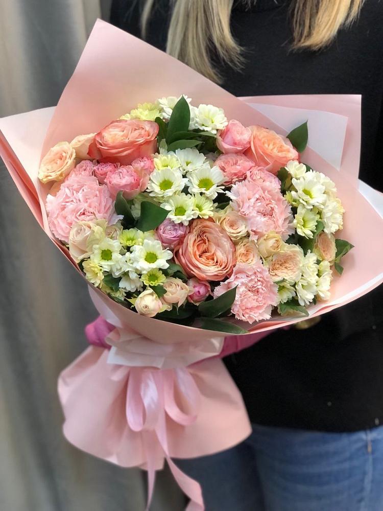 Букет цветов из: Гвоздики, Розы и Хризантемы в Венцах