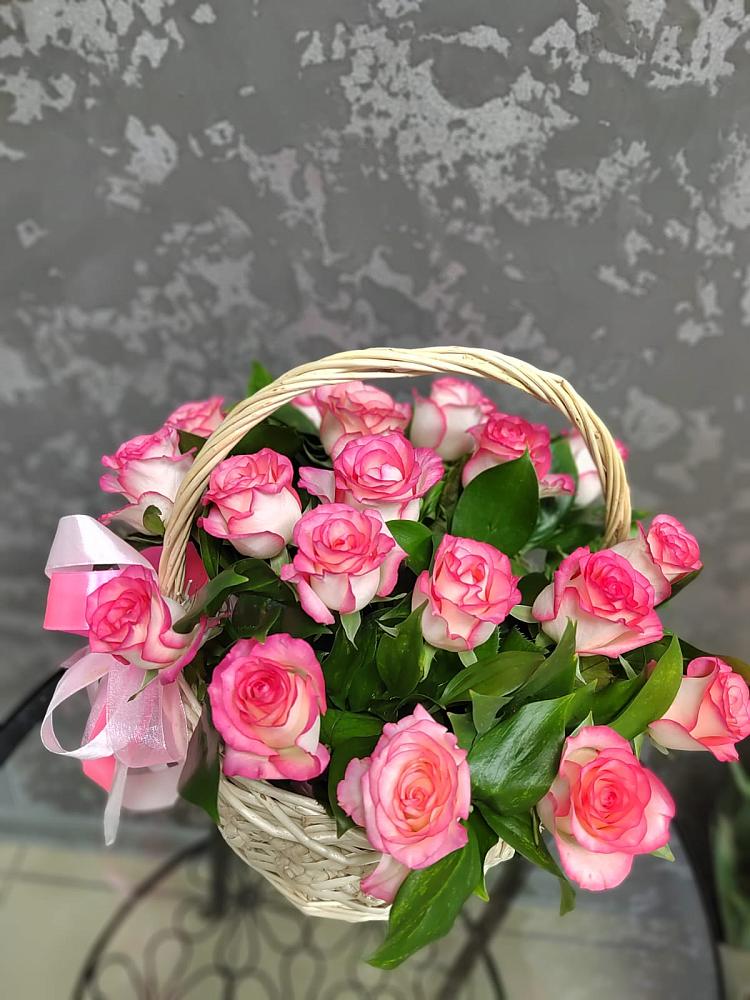Цветочная композиция из Розы в корзине в Венцах
