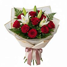 Букет цветов из:  Лилии и Розы в Венцах