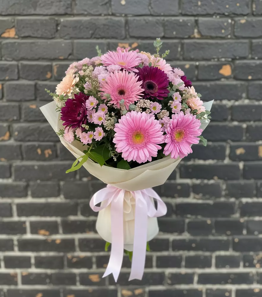 Букет цветов из: Герберы и Хризантемы в Венцах