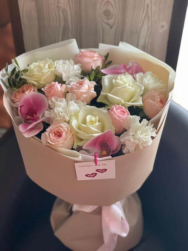 Букет цветов из: Орхидеи, Розы и Гвоздики в Венцах