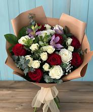 Букет цветов из:  Розы и Альстромерии в Венцах