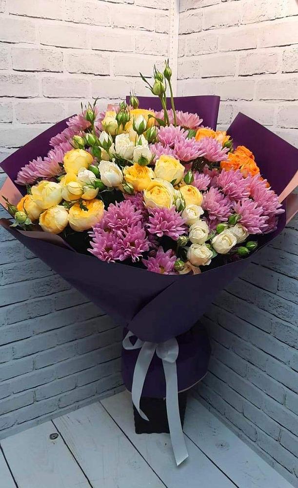 Букет цветов из: Хризантемы и Розы в Венцах