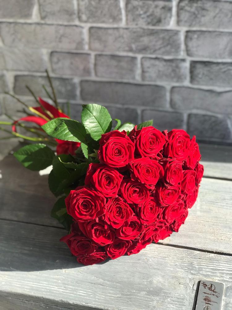 Букет Красные розы Фридом в Венцах