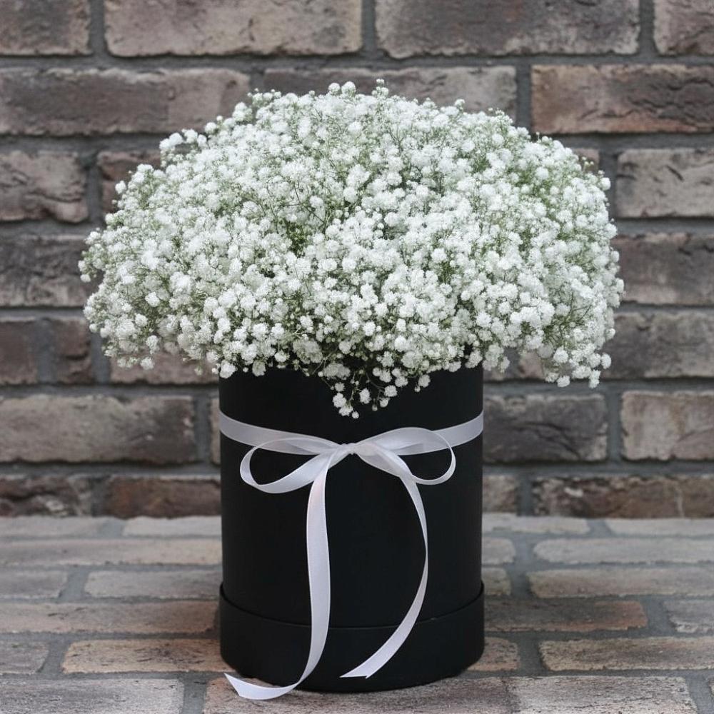 Цветочная композиция из Гипсофила в шляпной коробке в Венцах