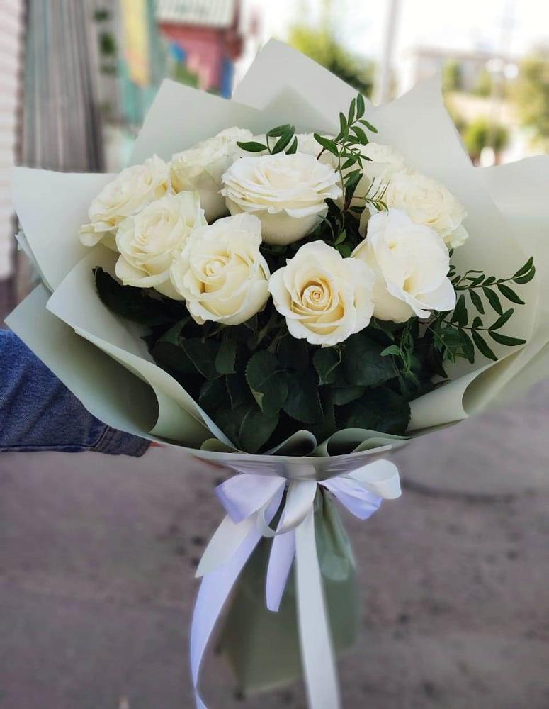 Букет Белые розы Проуд в Венцах