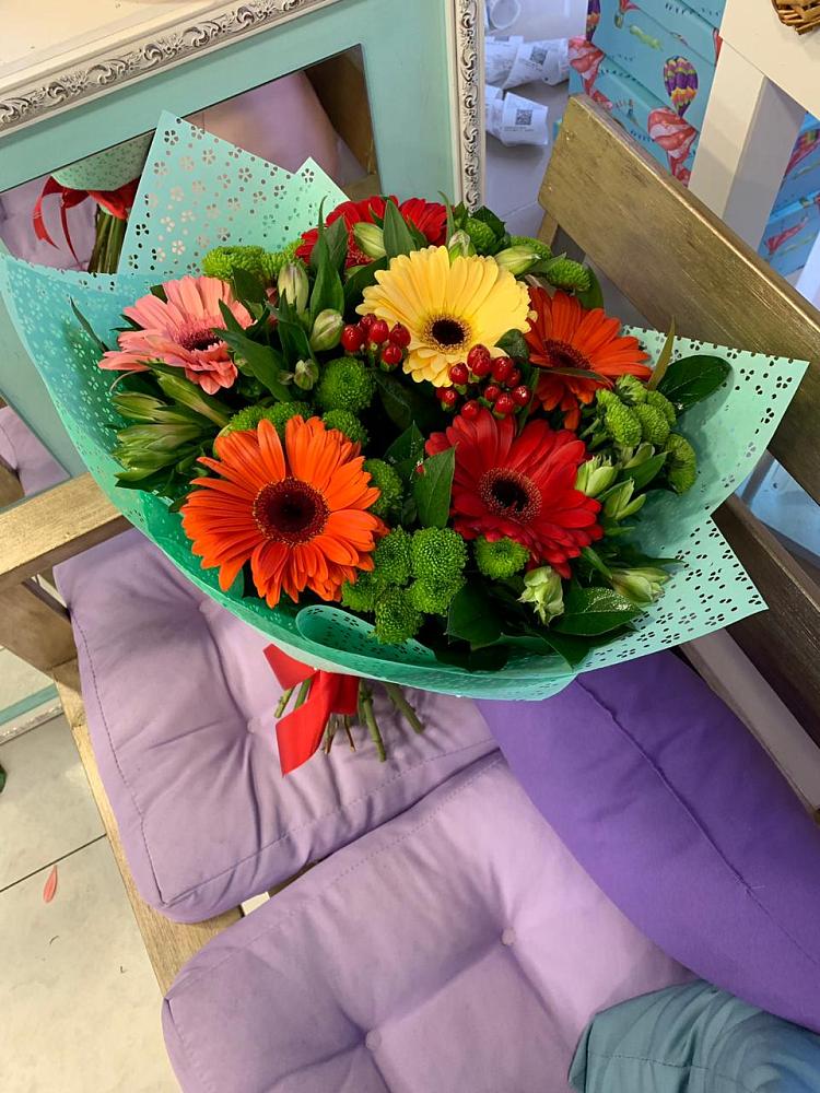 Букет цветов из: Герберы, Хризантемы и Альстромерии в Венцах