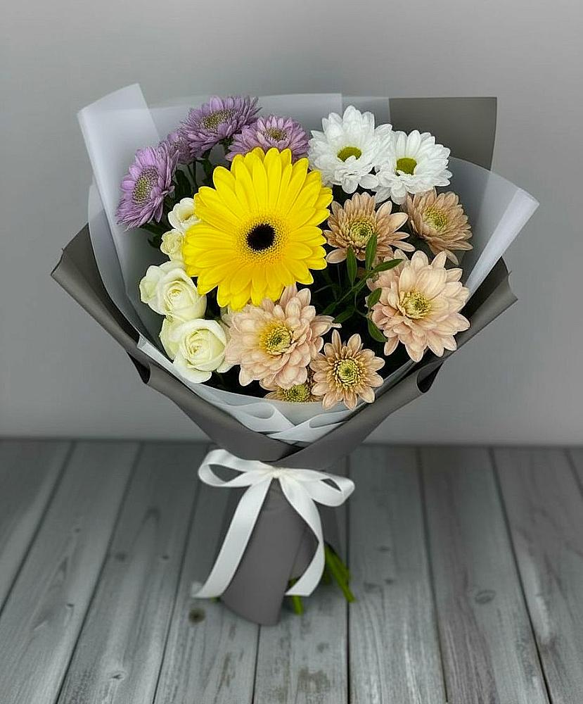 Букет цветов из: Розы, Герберы и Хризантемы в Венцах