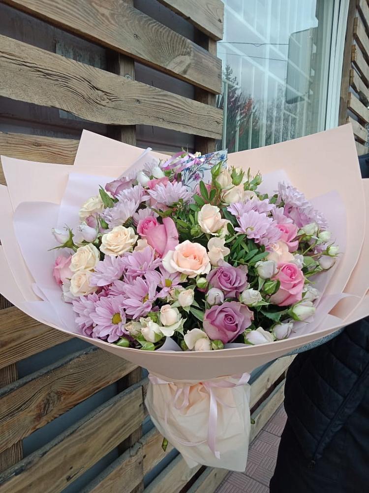 Букет цветов из: Розы и Хризантемы в Венцах