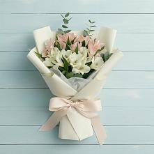 Букет цветов из:  Альстромерии #REPLACE_PRED# Венцах