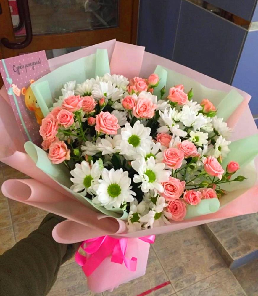 Букет цветов из: Розы и Хризантемы в Венцах