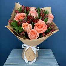 Букет цветов из:  Розы и Альстромерии #REPLACE_PRED# Венцах