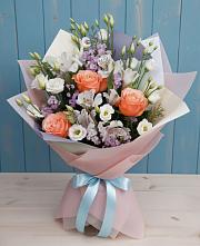 Букет цветов из:  Лизиантусы, Розы, Альстромерии и Гипсофила #REPLACE_PRED# Венцах