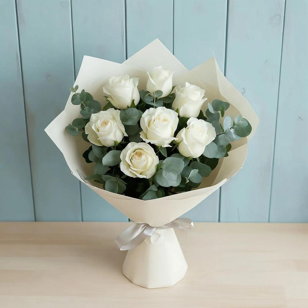 Букет Белые розы в Эвкалипте в Венцах