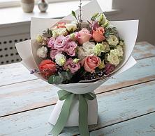 Букет цветов из:  Розы, Лизиантусы и Гвоздики в Венцах