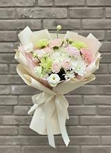 Букет цветов из:  Гвоздики, Розы, Лизиантусы и Хризантемы #REPLACE_PRED# Венцах