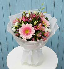 Букет цветов из:  Герберы, Альстромерии и Лизиантусы в Венцах