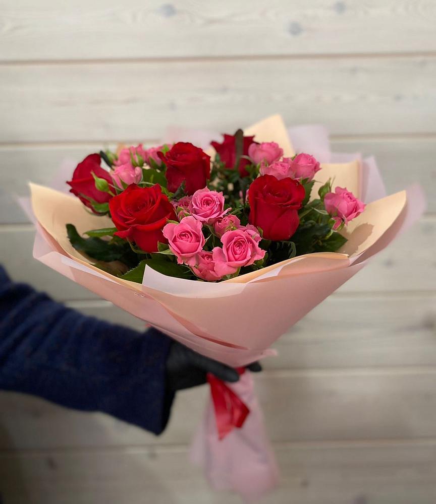 Букет цветов из: Розы в Венцах