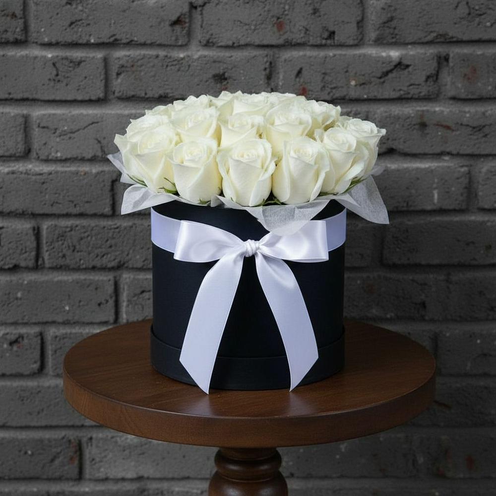 Цветочная композиция из Розы в шляпной коробке в Венцах