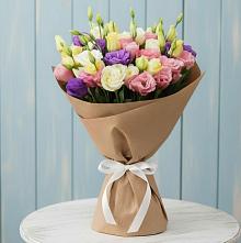 Букет цветов из:  Лизиантусы в Венцах