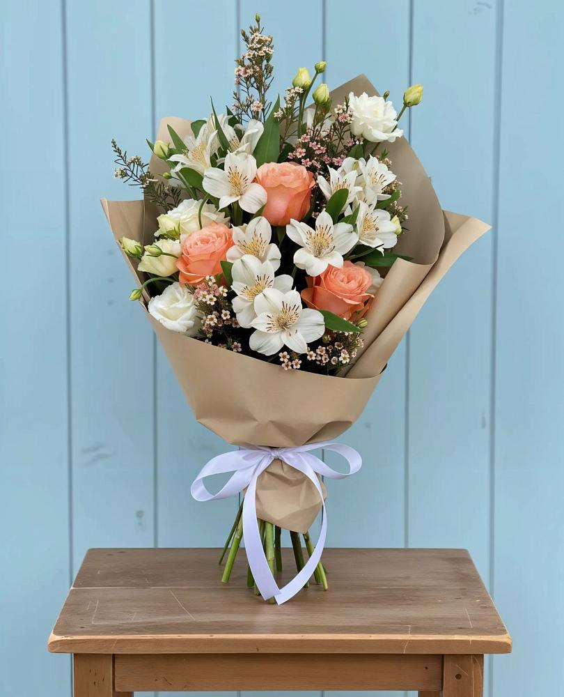 Букет цветов из: Альстромерии, Лизиантусы, Розы и Хризантемы в Венцах