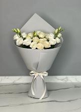 Букет цветов из:  Розы и Лизиантусы в Венцах